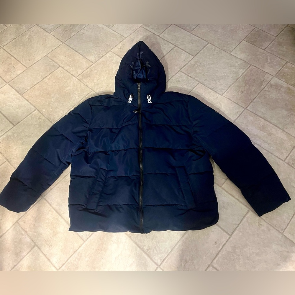 Michael Kors XL men’s navy blue puffer jacket coat with hood. Zip close.